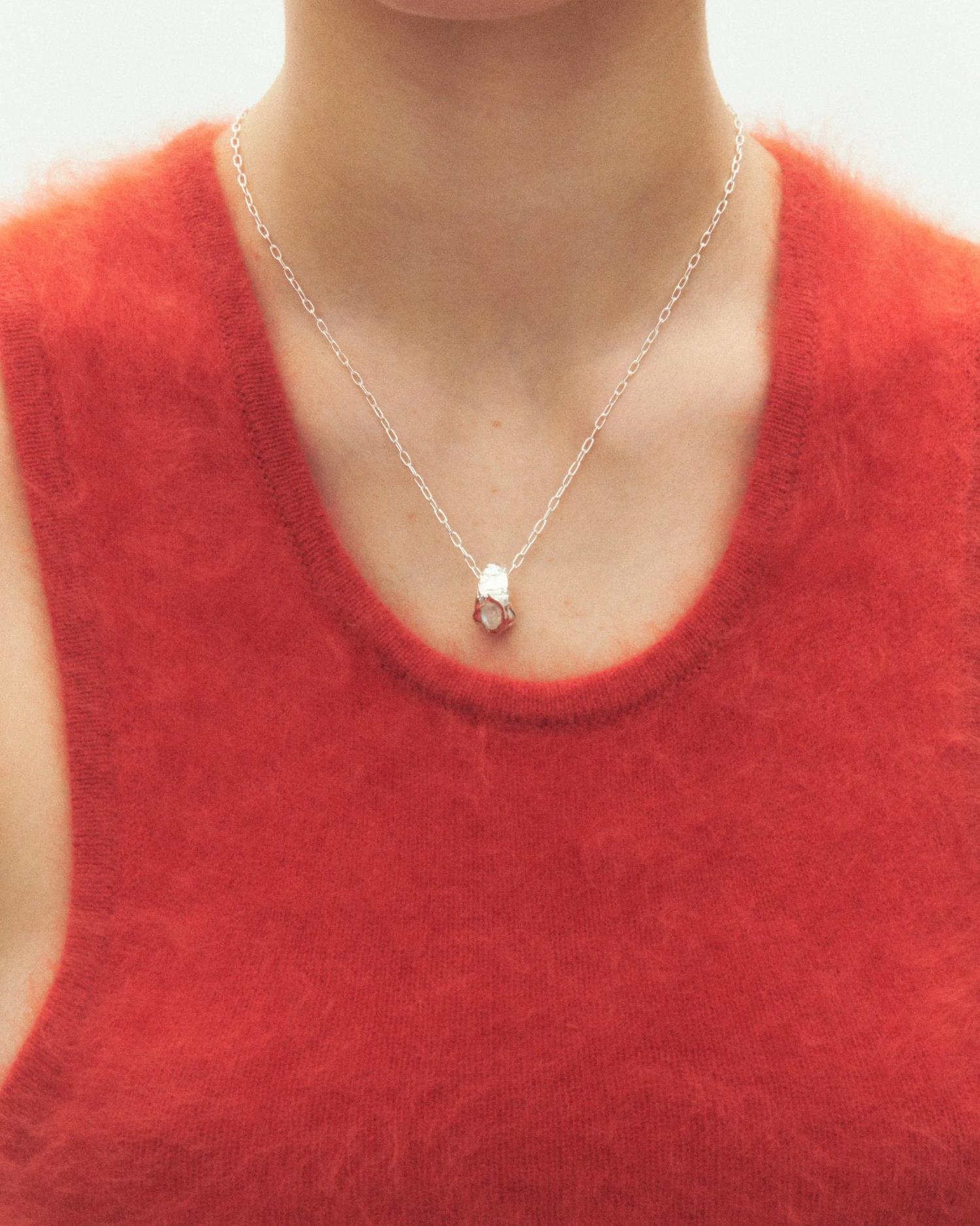 simuero junio necklace silver on model