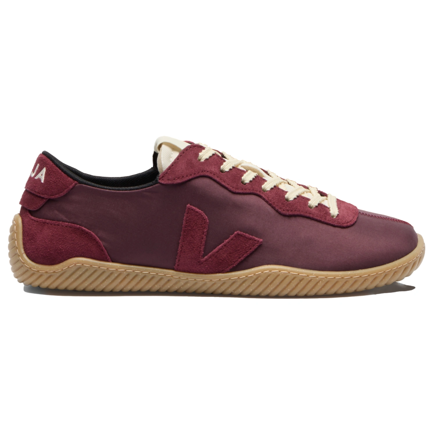 VEJA X Baserange Jitsu Nolyn Amarant side view in a white background