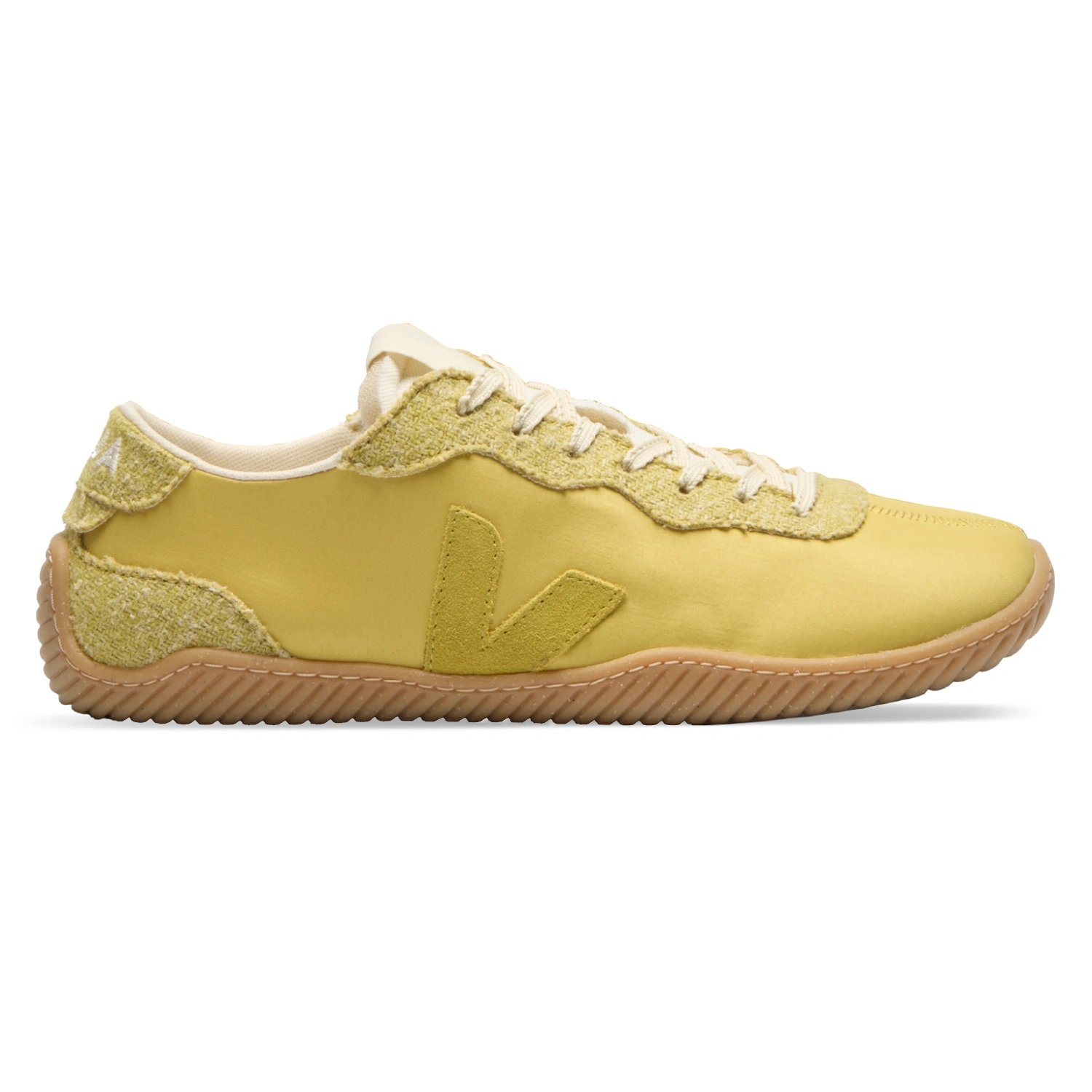 VEJA X Baserange Jitsu Nolyn Liquor Tilleul side view in a white background