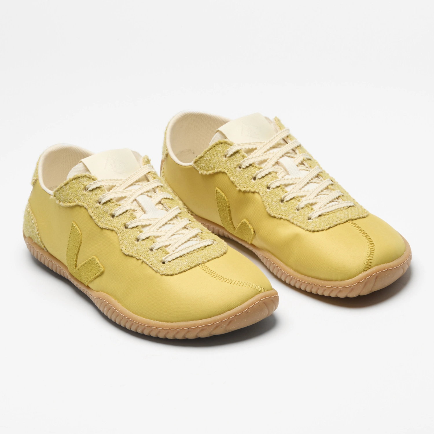VEJA X Baserange Jitsu Nolyn Liquor Tilleul top view in a white background