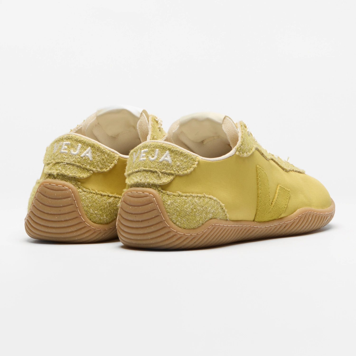 VEJA X Baserange Jitsu Nolyn Liquor Tilleul back view in a white background