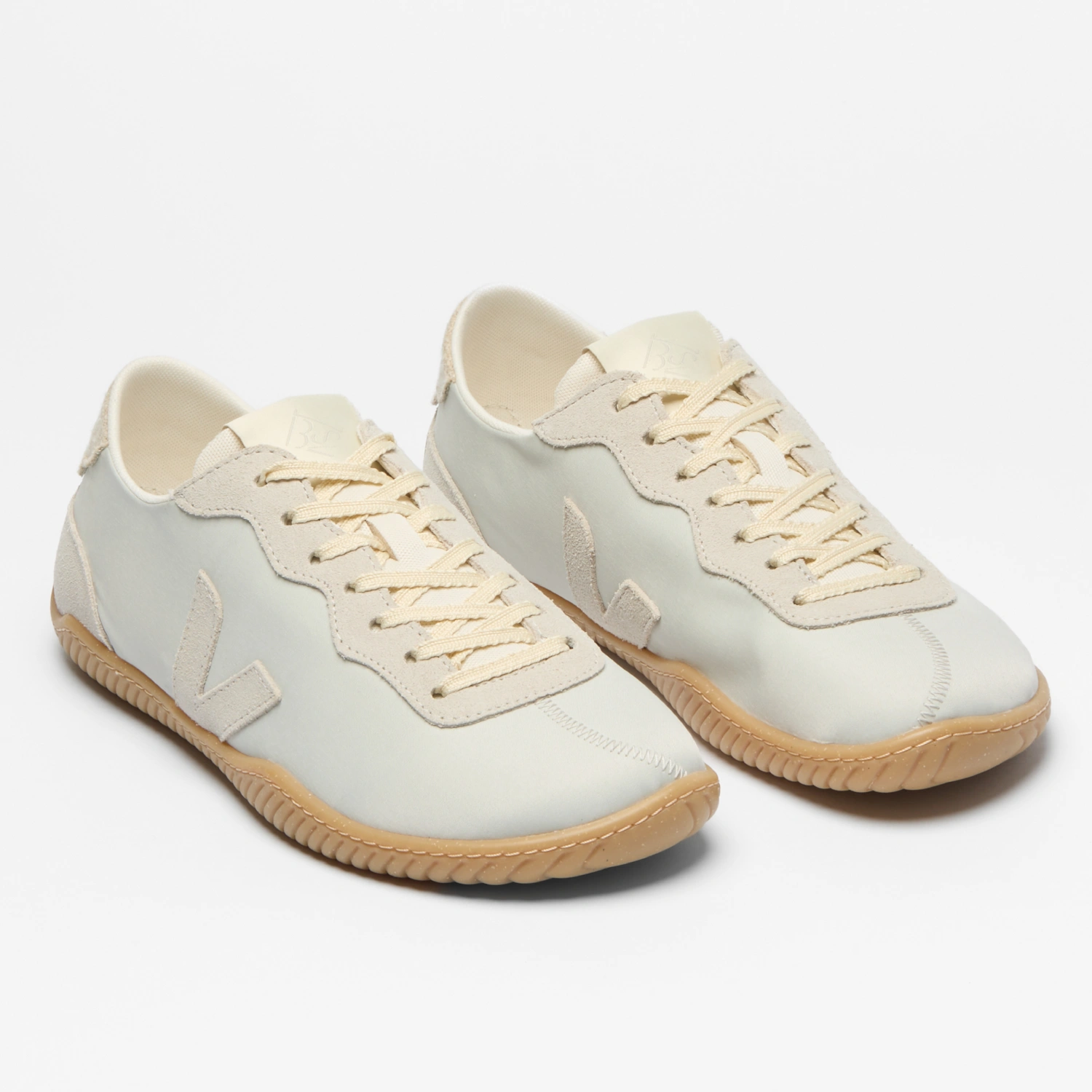 VEJA X Baserange Jitsu Nolyn Natural Grey side view in a white background
