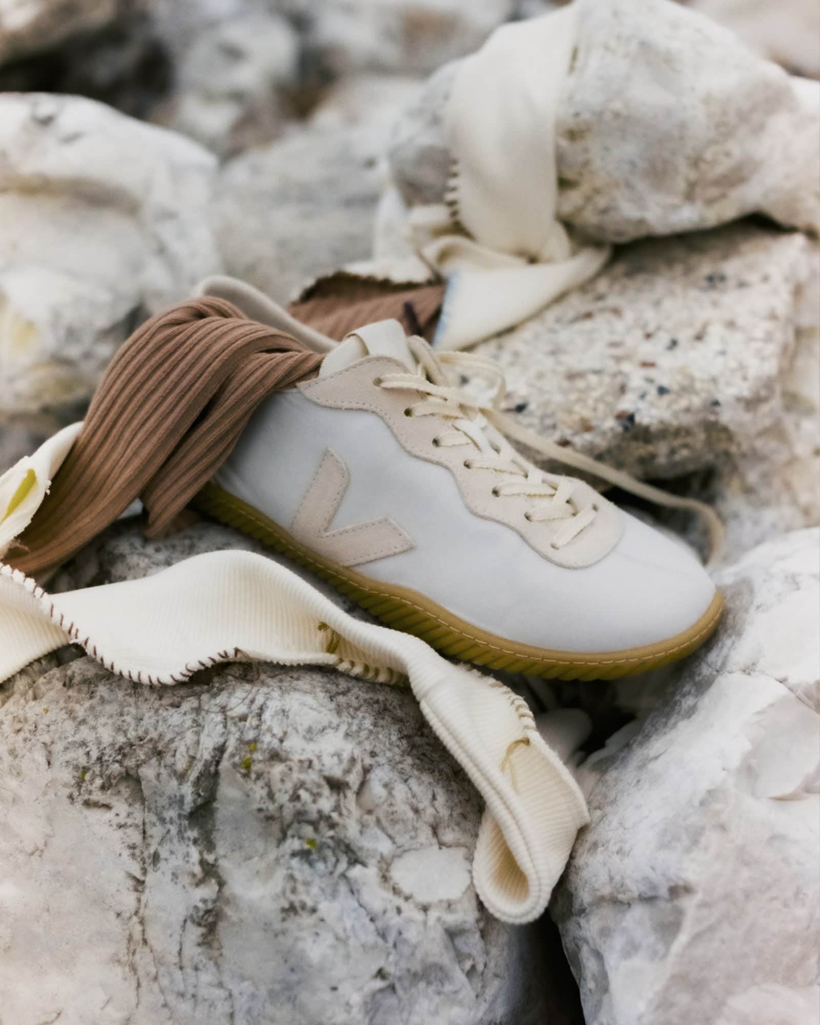 VEJA X Baserange Jitsu Nolyn Natural Grey
