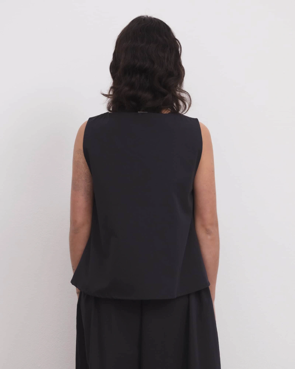 Baserange Tres Top Black back view on model