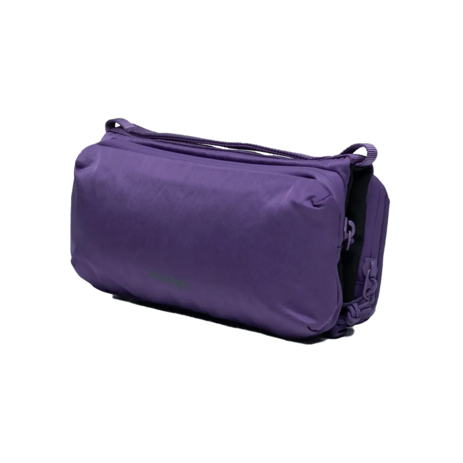 Topologie Bottle Sacoche Medium Purple front view in a white background